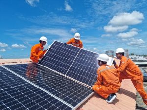 Có nên đầu tư điện mặt trời cho tiệm rửa xe hiện nay? Giải đáp chi tiết