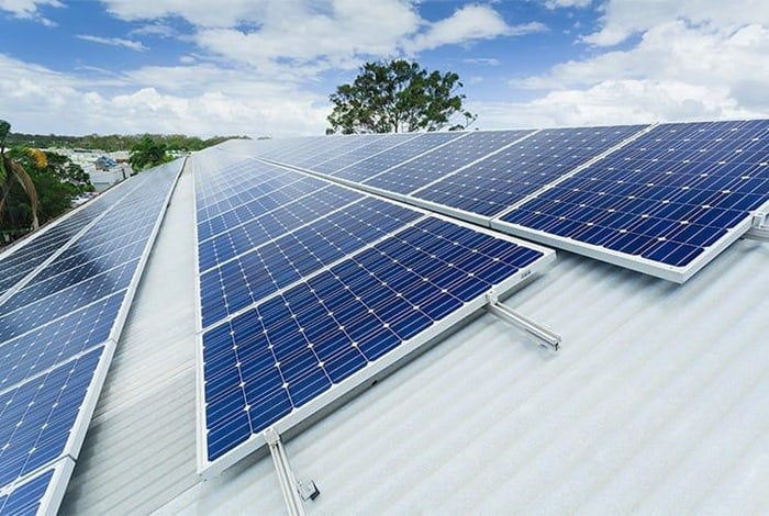Hệ thống này phù hợp với hộ gia đình tiêu thụ điện trung bình 300–450kWh/tháng